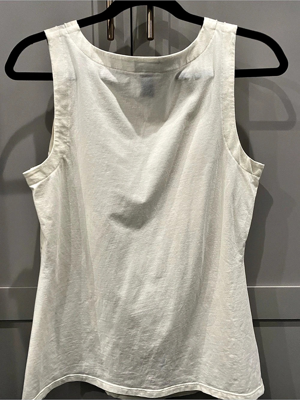Ann Taylor Sleeveless Top in cream Size Medium